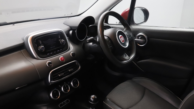 View the 2016 Fiat 500x: 1.6 Multijet Cross Plus Tech Safety Pack 5dr Online at Peter Vardy