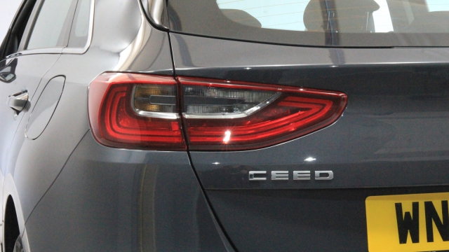 View the 2021 Kia Ceed Diesel Hatchback: 1.6 CRDi 48V ISG 2 NAV 5d Online at Peter Vardy