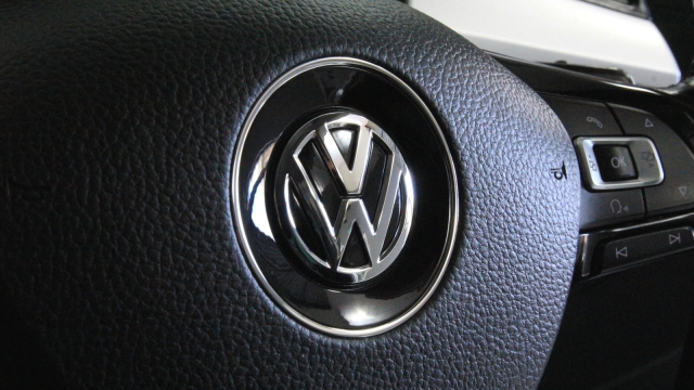View the 2015 Volkswagen Passat: 2.0 TDI SE Business 4dr Online at Peter Vardy