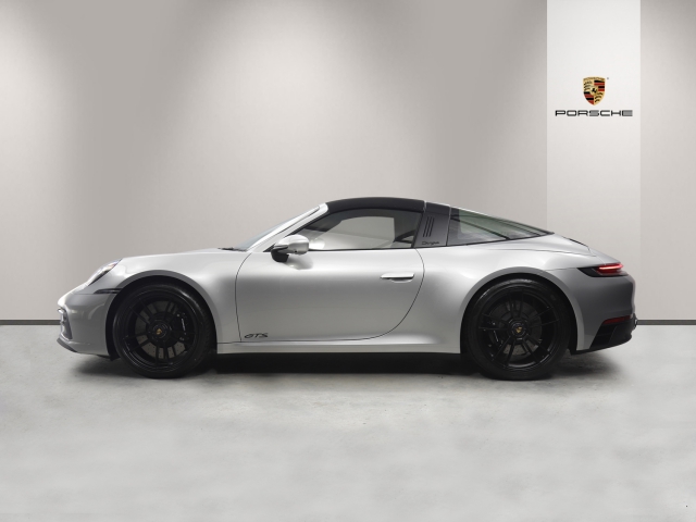 View the Porsche 911: GTS 2dr Online at Peter Vardy