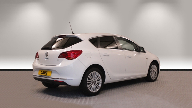View the 2016 Vauxhall Astra: 1.6i 16V Excite 5dr Online at Peter Vardy