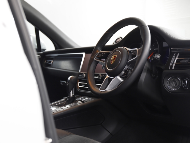View the 2021 Porsche Macan: GTS 5dr PDK Online at Peter Vardy