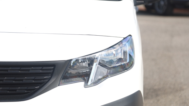 View the 2019 Peugeot Partner: 1000 1.6 BlueHDi 100 Professional Van Online at Peter Vardy