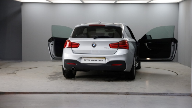 View the 2015 BMW 1 Series: 116d M Sport 3dr [Nav] Step Auto Online at Peter Vardy