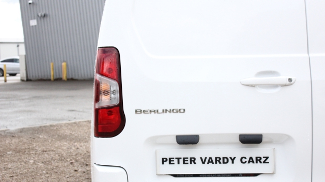 View the 2019 Citroen Berlingo: 1.6 BlueHDi 1000Kg Driver 100ps [Start stop] Online at Peter Vardy