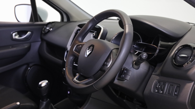 View the 2019 Renault Clio: 0.9 TCE 75 Iconic 5dr Online at Peter Vardy