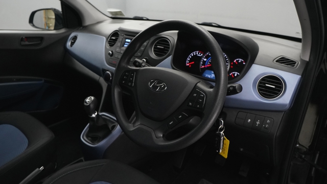 View the 2015 Hyundai I10: 1.2 SE 5dr Online at Peter Vardy