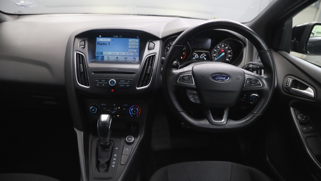 View the 2017 Ford Focus: 1.0 EcoBoost 125 ST-Line 5dr Auto Online at Peter Vardy