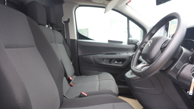 View the 2021 Citroen Berlingo: 1.5 BlueHDi 1000Kg Driver 100ps Online at Peter Vardy