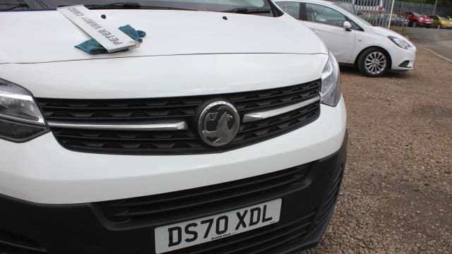 View the 2020 Vauxhall Vivaro: 2900 1.5d 100PS Dynamic H1 Van Online at Peter Vardy
