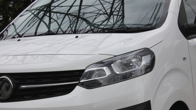 View the 2020 Vauxhall Vivaro: 2900 1.5d 100PS Dynamic H1 Van Online at Peter Vardy