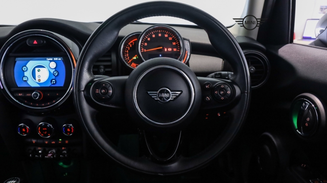View the 2018 Mini Hatchback: 1.5 One II 5dr Online at Peter Vardy