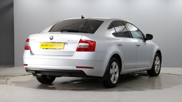 View the 2018 Skoda Octavia: 2.0 TDI CR SE Technology 5dr Online at Peter Vardy