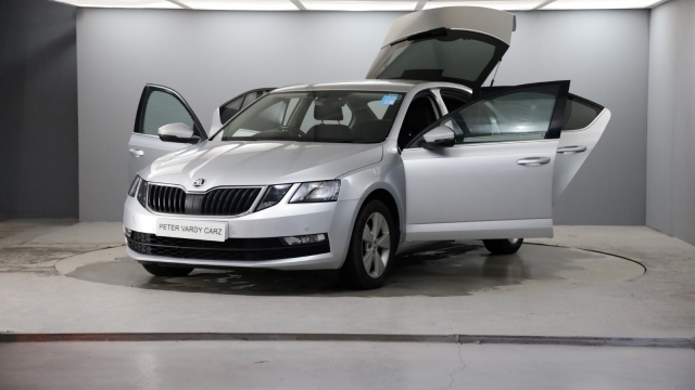 View the 2018 Skoda Octavia: 2.0 TDI CR SE Technology 5dr Online at Peter Vardy