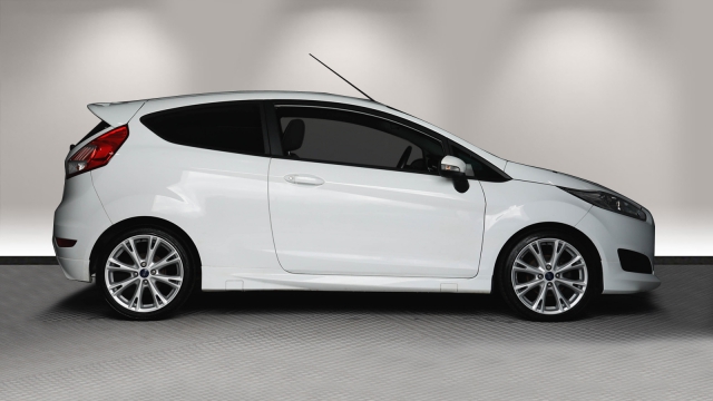 View the 2015 Ford Fiesta: 1.0 EcoBoost 125 Zetec S 3dr Online at Peter Vardy