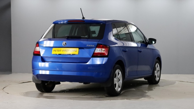 View the 2017 Skoda Fabia: 1.2 TSI SE 5dr Online at Peter Vardy