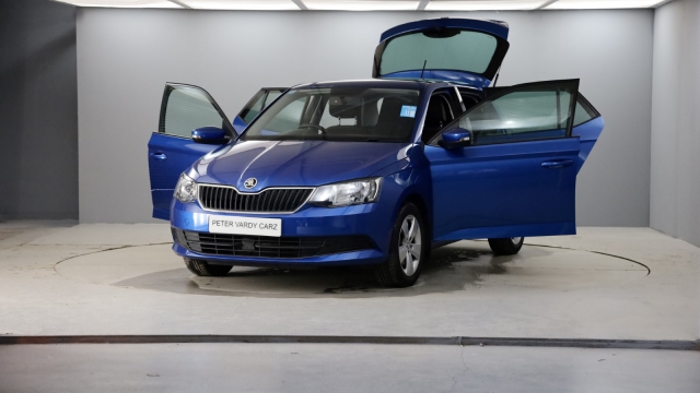 View the 2017 Skoda Fabia: 1.2 TSI SE 5dr Online at Peter Vardy