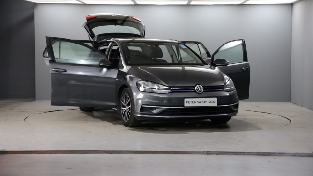 View the 2018 Volkswagen Golf: 1.5 TSI EVO SE [Nav] 5dr Online at Peter Vardy