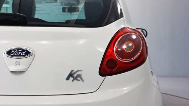 View the 2016 Ford Ka Hatchback: 1.2 Zetec White Edition 3 Online at Peter Vardy