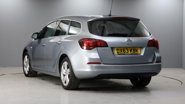 View the 2013 Vauxhall Astra: 1.6i 16V SRi 5dr Online at Peter Vardy