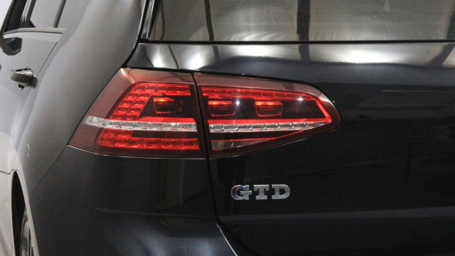 View the 2015 Volkswagen Golf: 2.0 TDI GTD 5dr DSG Online at Peter Vardy