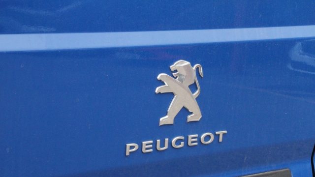 View the 2021 Peugeot Boxer: 2.2 BlueHDi H1 Professional Van 120ps Online at Peter Vardy