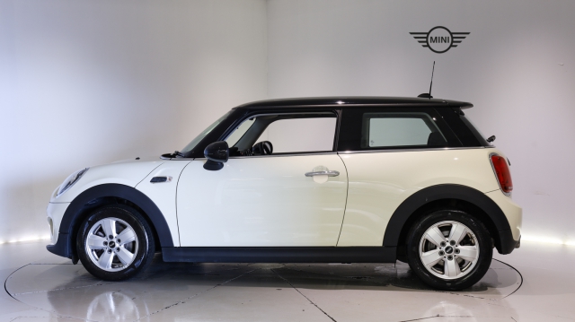 View the 2019 Mini Hatchback: 1.5 Cooper Classic II 3dr Online at Peter Vardy