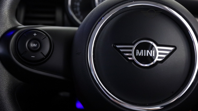 View the 2019 Mini Hatchback: 1.5 Cooper Classic II 3dr Online at Peter Vardy