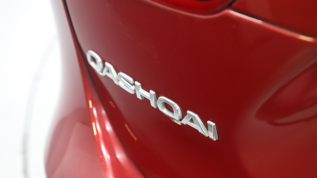 View the 2015 Nissan Qashqai: 1.5 dCi N-Tec+ 5dr Online at Peter Vardy