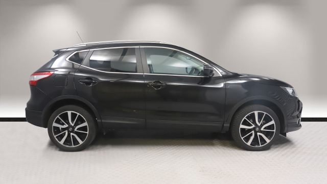 View the 2016 Nissan Qashqai: 1.5 dCi Tekna 5dr Online at Peter Vardy
