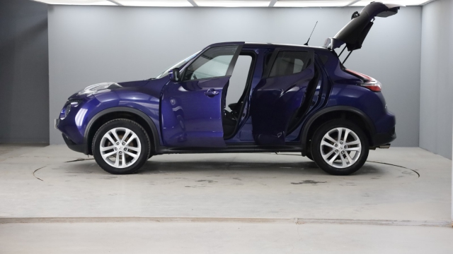 View the 2017 Nissan Juke: 1.2 DiG-T N-Connecta 5dr Online at Peter Vardy