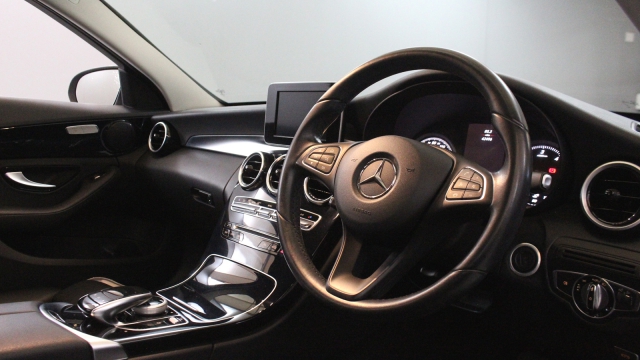 View the 2016 Mercedes-benz C Class: C200d SE Executive 4dr Auto Online at Peter Vardy