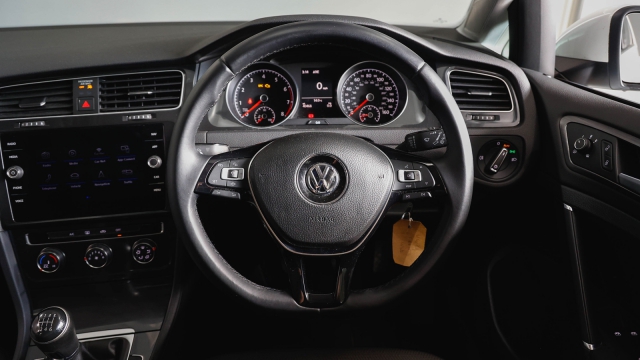 View the 2018 Volkswagen Golf: 1.5 TSI EVO SE [Nav] 5dr Online at Peter Vardy