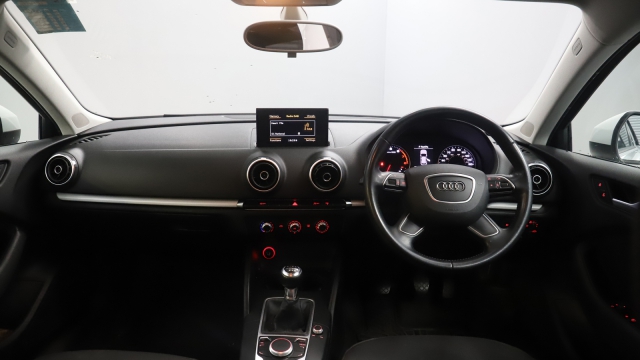 View the 2015 Audi A3: 1.4 TFSI 125 SE 5dr Online at Peter Vardy
