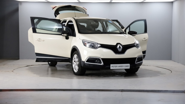 View the 2017 Renault Captur: 0.9 TCE 90 Dynamique MediaNav Energy 5dr Online at Peter Vardy