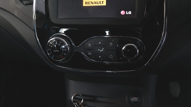 View the 2015 Renault Captur: 0.9 TCE 90 Dynamique Nav 5dr Online at Peter Vardy