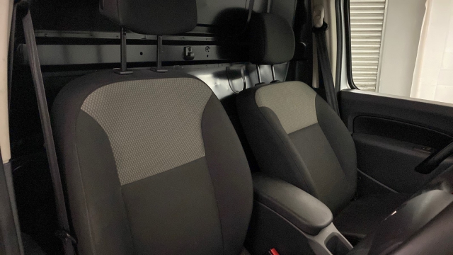 View the 2019 Renault Kangoo: LL21 ENERGY dCi 90 Business+ Van [Euro 6] Online at Peter Vardy