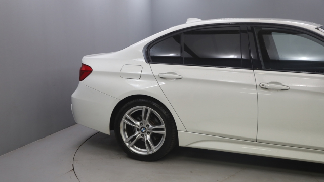 View the 2018 Bmw 3 Series: 320i M Sport 4dr Online at Peter Vardy
