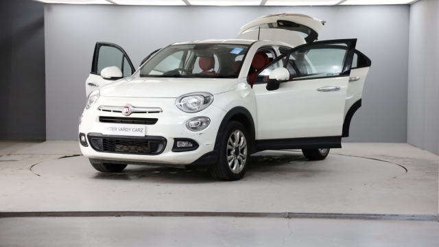 View the 2016 Fiat 500x: 1.4 Multiair Pop Star 5dr Online at Peter Vardy