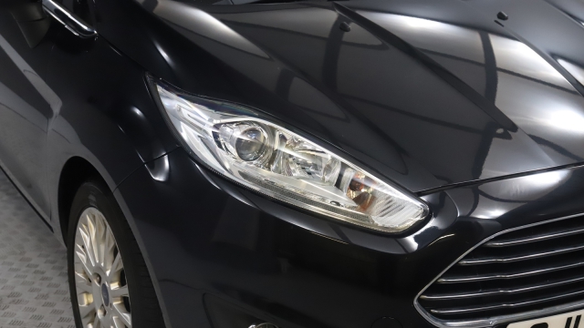 View the 2013 Ford Fiesta: 1.0 Titanium 5dr Online at Peter Vardy