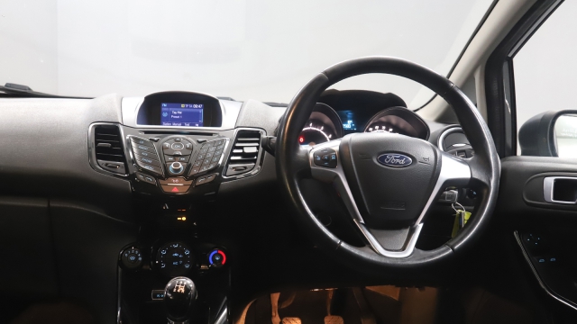 View the 2016 Ford Fiesta: 1.0 EcoBoost Zetec 5dr Online at Peter Vardy