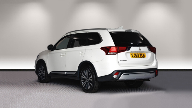 View the 2019 Mitsubishi Outlander: 2.0 Exceed 5dr CVT Online at Peter Vardy