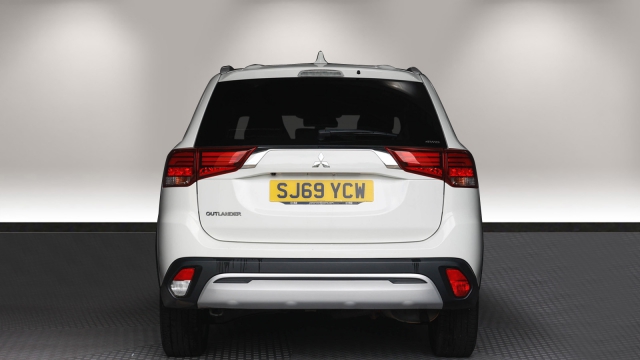 View the 2019 Mitsubishi Outlander: 2.0 Exceed 5dr CVT Online at Peter Vardy