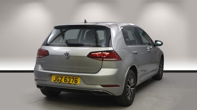View the 2018 Volkswagen Golf: 1.0 TSI 110 SE 5dr Online at Peter Vardy
