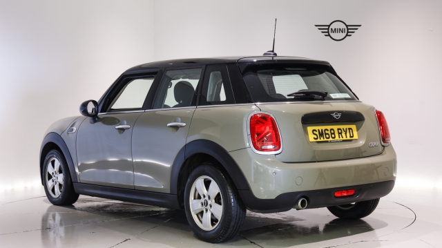 View the 2018 Mini Hatchback: 1.5 Cooper II 5dr Online at Peter Vardy