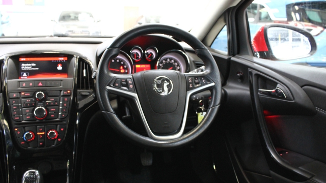 View the 2015 Vauxhall Gtc: 1.4T 16V 140 SRi 3dr Online at Peter Vardy