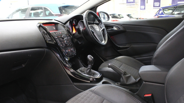 View the 2015 Vauxhall Gtc: 1.4T 16V 140 SRi 3dr Online at Peter Vardy