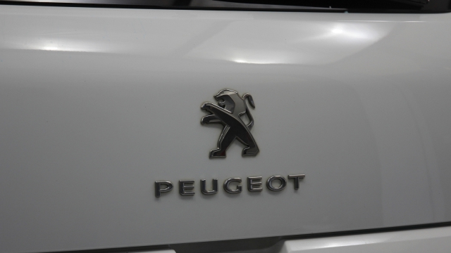 View the 2015 Peugeot 3008: 1.6 BlueHDi 120 Active 5dr EAT6 Online at Peter Vardy