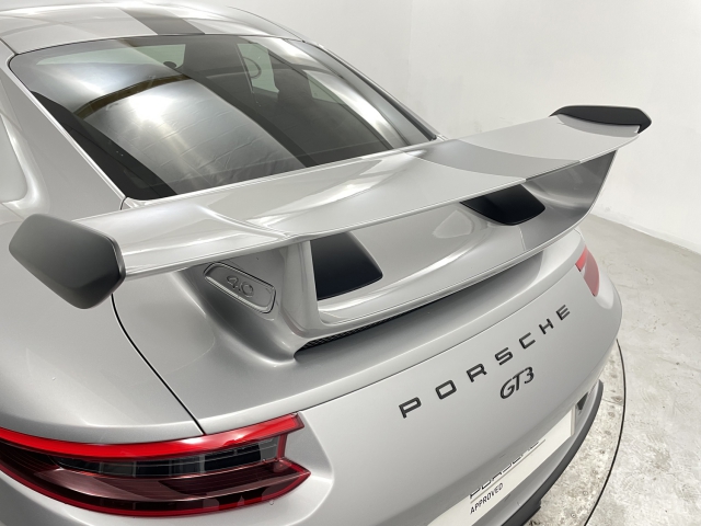 View the 2017 Porsche 911: GT3 2dr Online at Peter Vardy