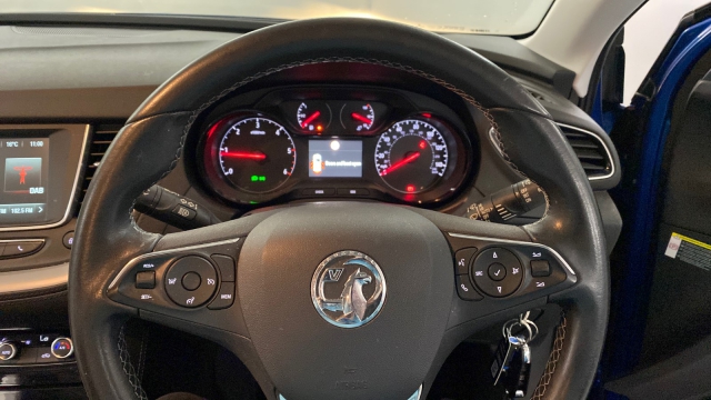 View the 2018 Vauxhall Grandland X: 1.6 Turbo D SE 5dr Online at Peter Vardy